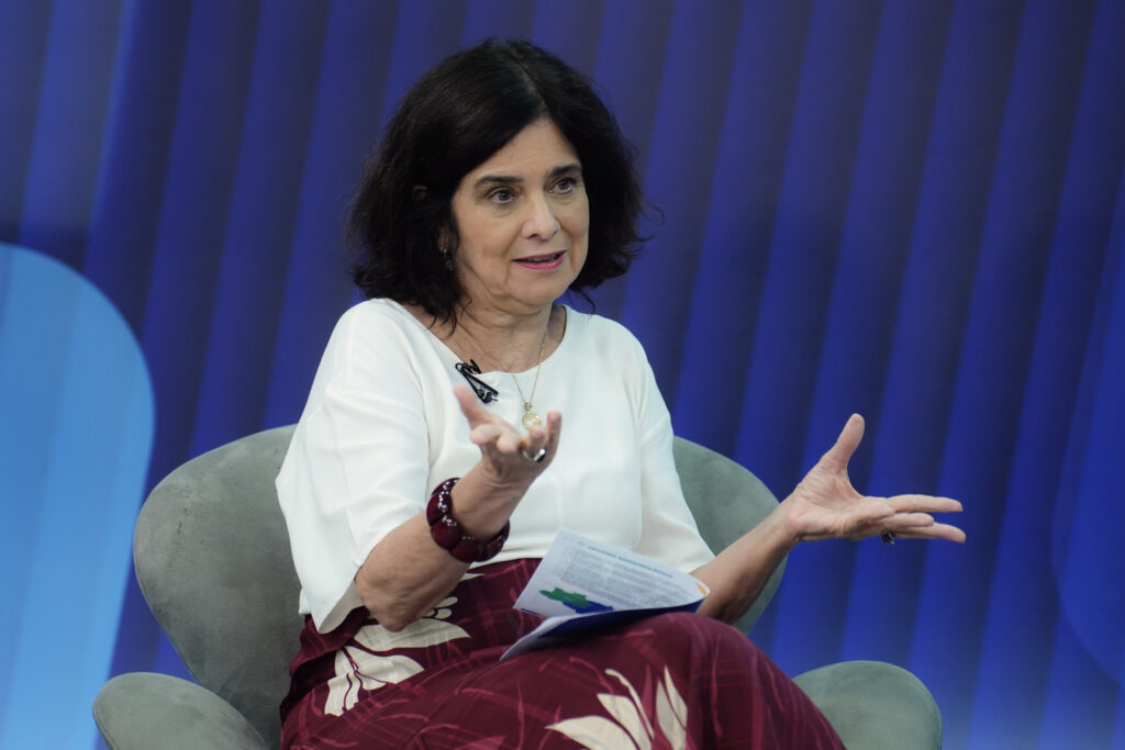 Lula demite Nísia Trindade e Padilha assume o Ministério da Saúde