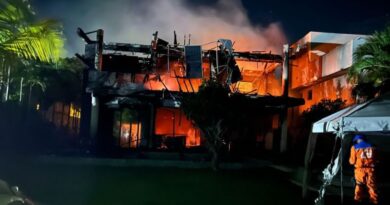 Duas pessoas morrem em incêndio que destruiu casa em Guarajuba; uma mulher escapou pulando de janela