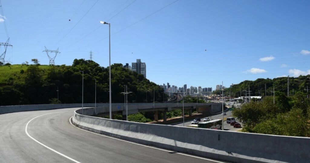 Seis linhas de ônibus passam a fazer novo trajeto nesta sexta após inauguração de novo viaduto em Salvador 1
