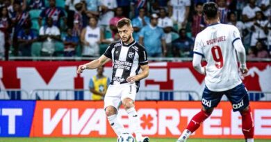 Com mais uma ação polêmica do VAR, Bahia vence o Ceará com gol de pênalti e conquista primeiro triunfo no Brasileirão 2