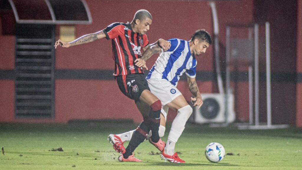 Vitória perde para Cerro Largo e se complica na Sul-Americana