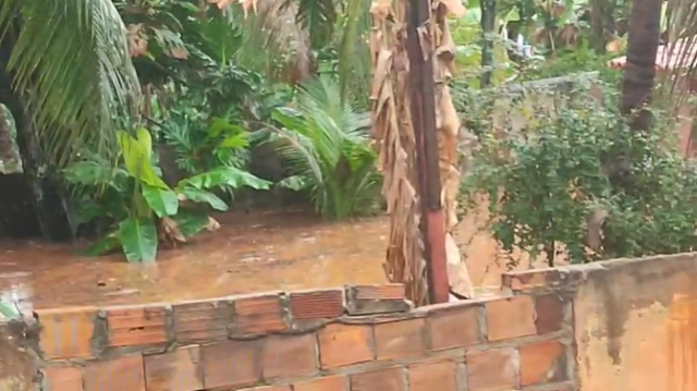 Chuva persiste em Camaçari e causa transtornos na sede e orla do município