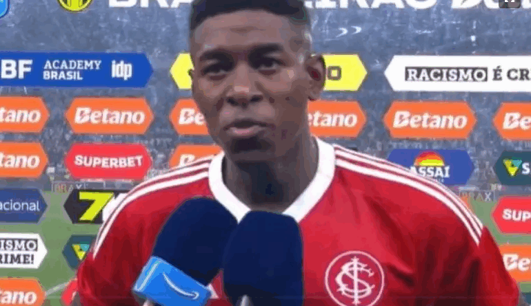 Jogador do Inter detona arbitragem após derrota para o Corinthians: "Aqui é sempre contra 12"