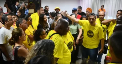 Servidores do Judiciário invadem plenário da AL-BA e pressionam deputados por votação do PCCV