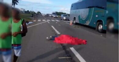 Policial civil aposentado morre decapitado após ser atropelado por uma kombi na região de Arembepe
