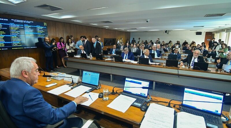 CCJ do Senado aprova fim da reeleição e mandato único de cinco anos para cargos do Executivo e Legislativo