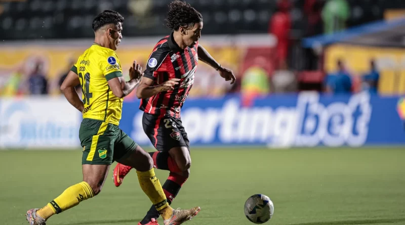 Vitória empata com Defensa y Justicia e ouve vaias da torcida no Barradão