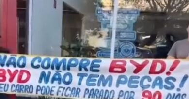 Proprietários de carro da BYD em Fortaleza protesta por demora na reposição de peças
