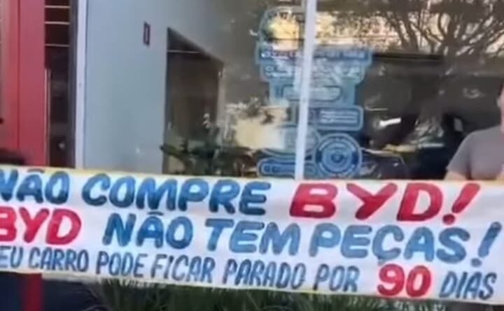 Proprietários de carro da BYD em Fortaleza protesta por demora na reposição de peças