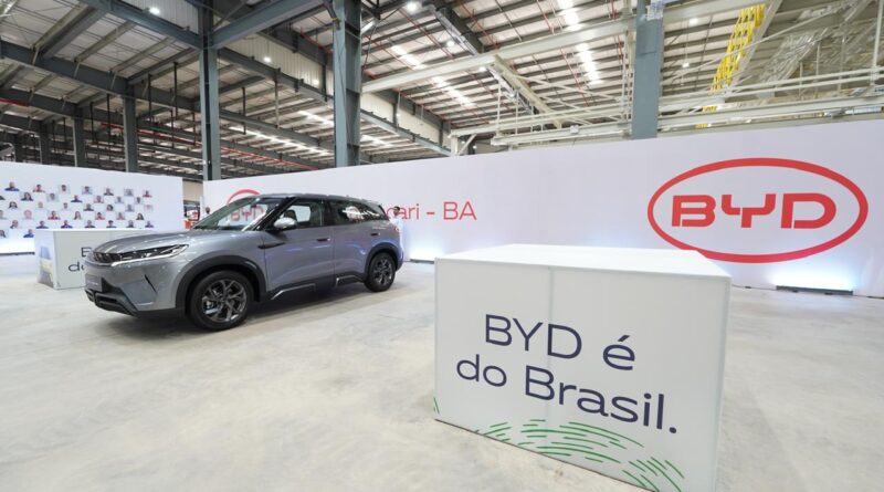 BYD inaugura fábrica em Camaçari sob alerta do sindicato contra possível substituição de brasileiros por chineses na produção
