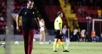 Técnico do Sport contesta viagem de ônibus para Salvador e se desentende com diretoria antes de enfrentar o Vitória