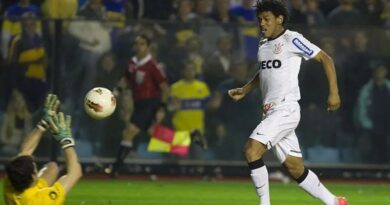 Vitória acerta com atacante Romarinho