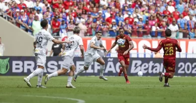 Bahia vence o Santos e segue entre os quatro primeiros do Brasileirão