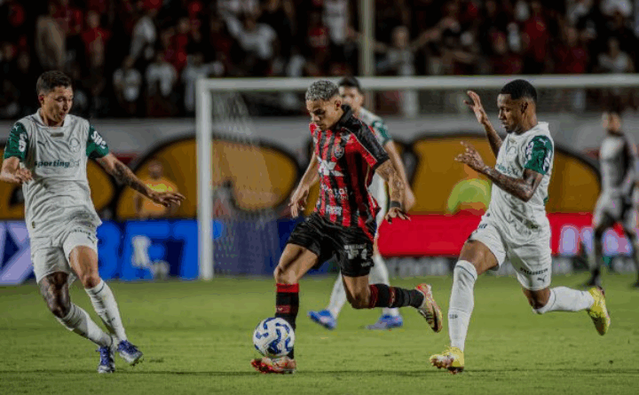 Vitória vacila e Palmeiras arranca empate no Barradão 1