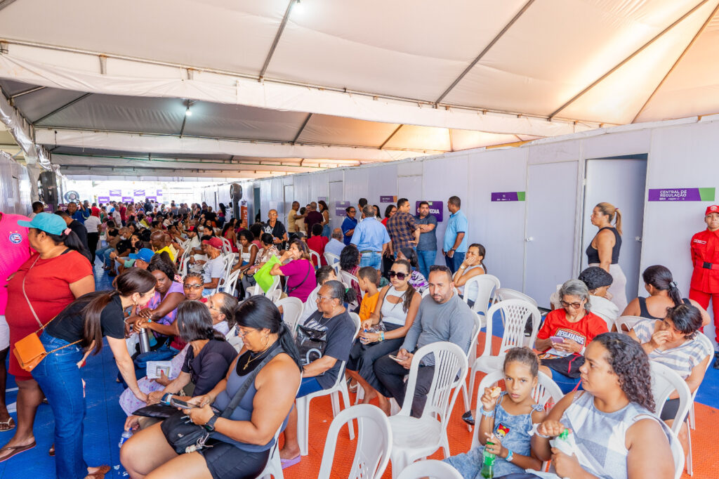 Prefeitura de Camaçari lança programa em Vila de Abrantes para reduzir fila de exames e consultas