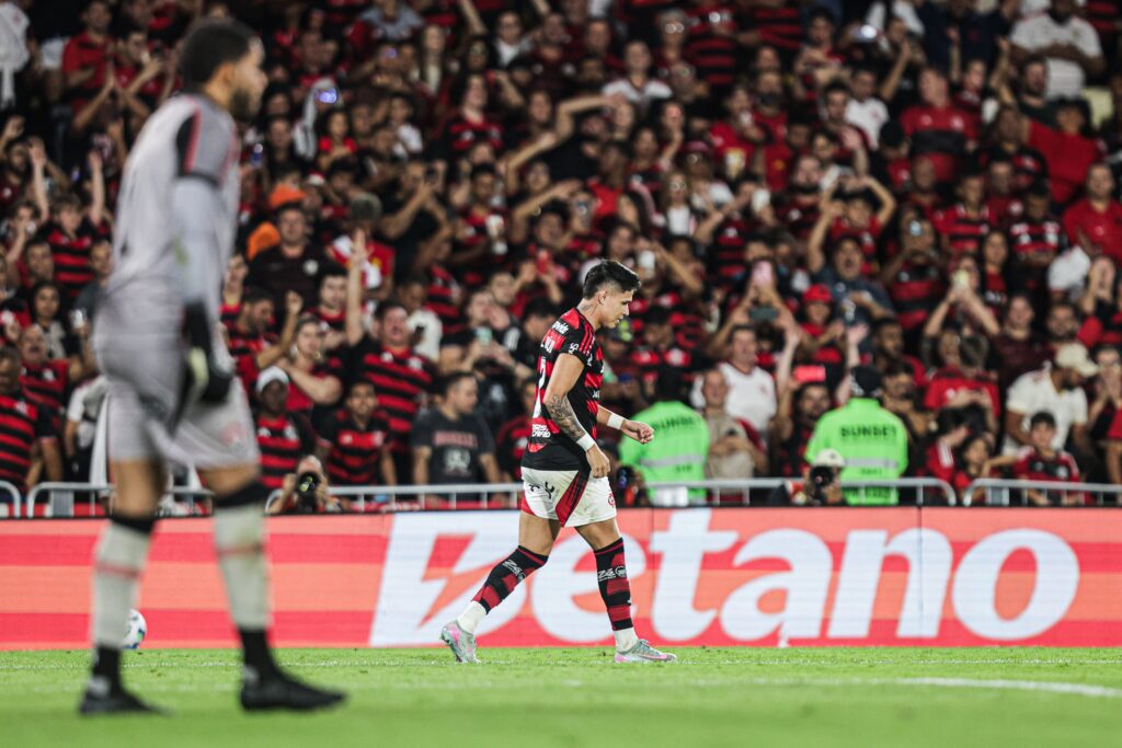 Vitória sofre goleada histórica para o Flamengo e demite técnico Fábio Carille
