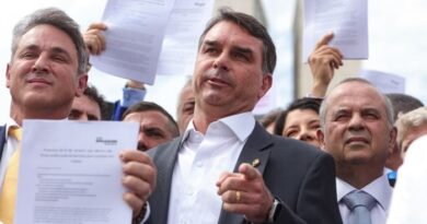 Oposição consegue assinaturas e protocola pedido de impeachment de Alexandre de Moraes