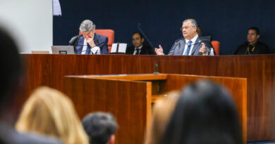 Com votos de Moraes e Dino, Bolsonaro fica a um passo de ser condenado pela acusação de golpe de Estado