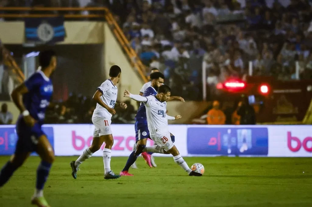 Bahia confirma título da Copa do Nordeste 2025 em final previsível contra o Confiança, da Série C