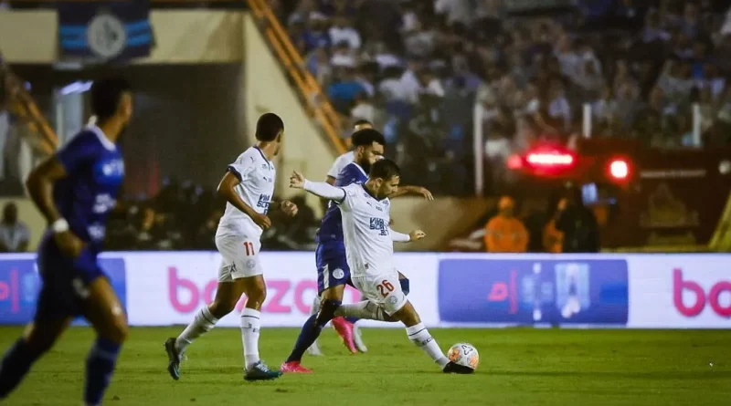 Bahia confirma título da Copa do Nordeste 2025 em final previsível contra o Confiança, da Série C