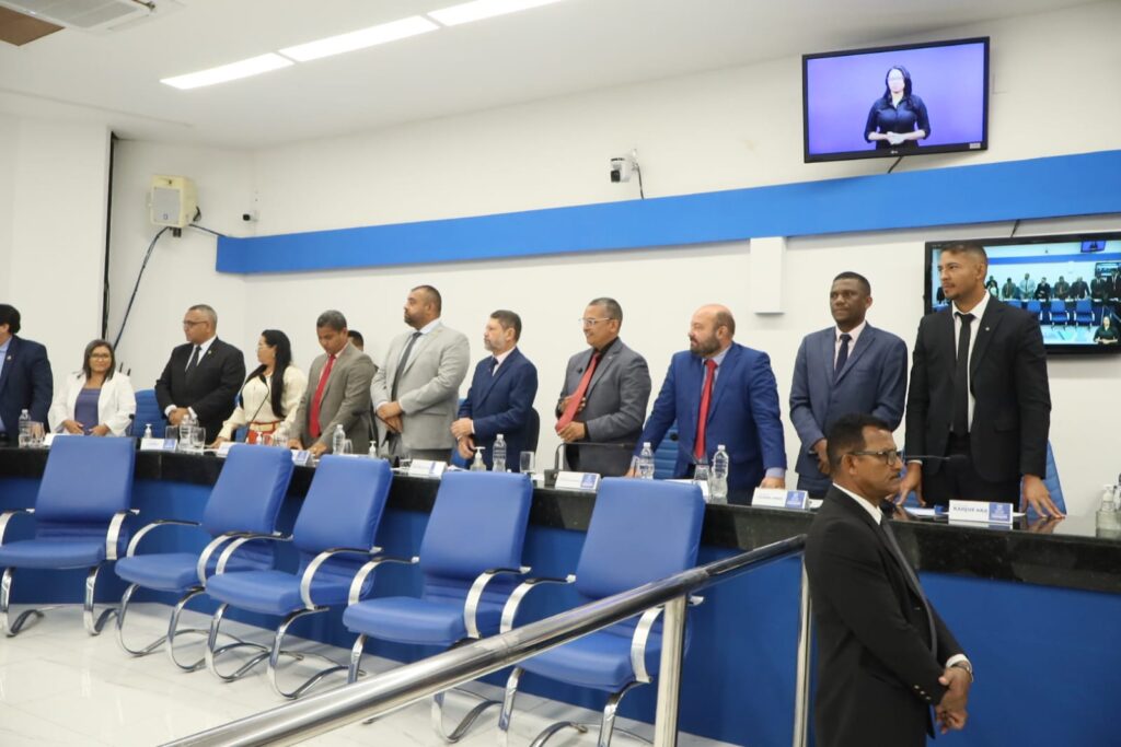 Com abstenção e ausência de vereadores da oposição, relatório do TCM favorável à aprovação das contas de Caetano (2012) é aprovado na Câmara
