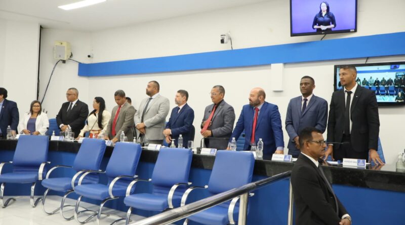 Com abstenção e ausência de vereadores da oposição, relatório do TCM favorável à aprovação das contas de Caetano (2012) é aprovado na Câmara