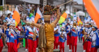 Vila de Abrantes recebe desfile cívico em comemoração aos 267 anos de emancipação política de Camaçari