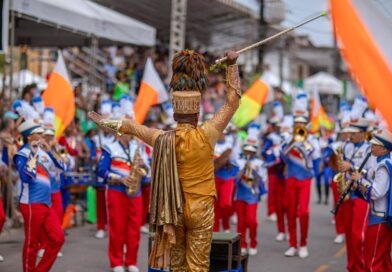 Vila de Abrantes recebe desfile cívico em comemoração aos 267 anos de emancipação política de Camaçari