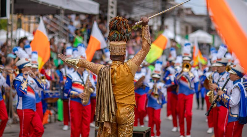 Vila de Abrantes recebe desfile cívico em comemoração aos 267 anos de emancipação política de Camaçari