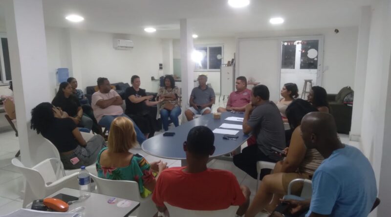 Cléber Alves reúne lideranças para debater cenário político da orla