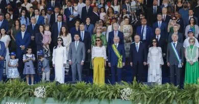 Lula participa de desfile do 7 de Setembro em Brasília