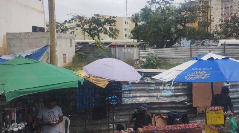 Revitalização da praça Beira Rio segue para a mais de dois anos e causa transtornos na mobilidade de Lauro de Freitas