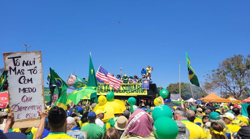 Manifestantes pró-Bolsonaro se reúnem em Brasília no 7 de Setembro e pedem anistia e impeachment de Moraes