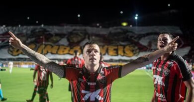 Vitória quebra jejum e bate o Bahia no Barradão