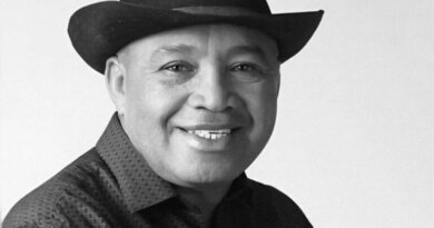 Morre Roque Fonseca, vocalista da banda Brasilian Boys, aos 69 anos, em Camaçari