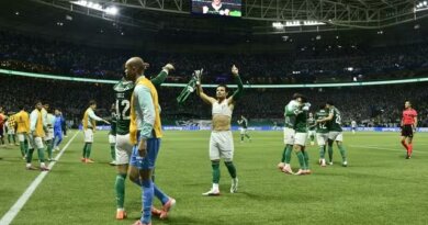 Palmeiras faz história, goleia a LDU e vai à final da Libertadores com noite épica de Raphael Veiga
