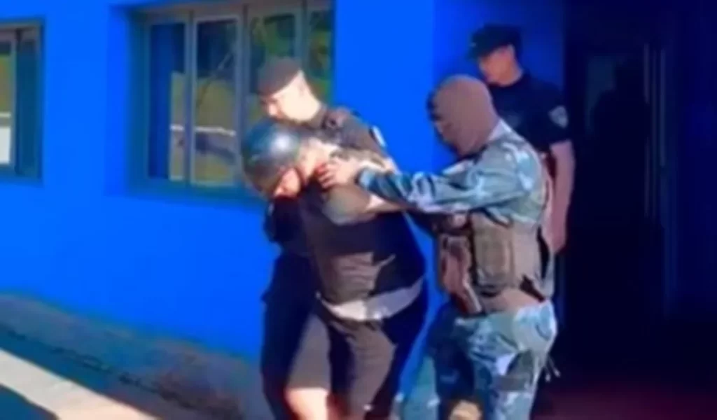 Três brasileiros suspeitos de integrar o Comando Vermelho são presos na fronteira com a Argentina