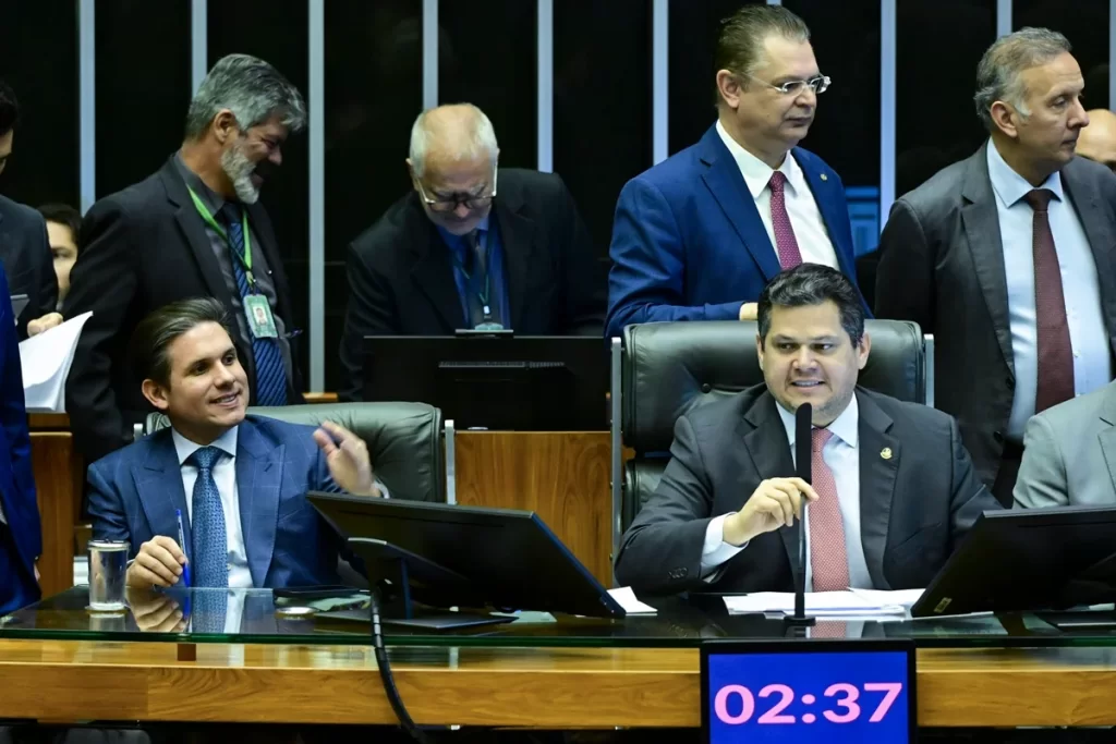 Congresso derruba vetos de Lula em meio a crise com o Planalto e restaura trechos do Propag 1