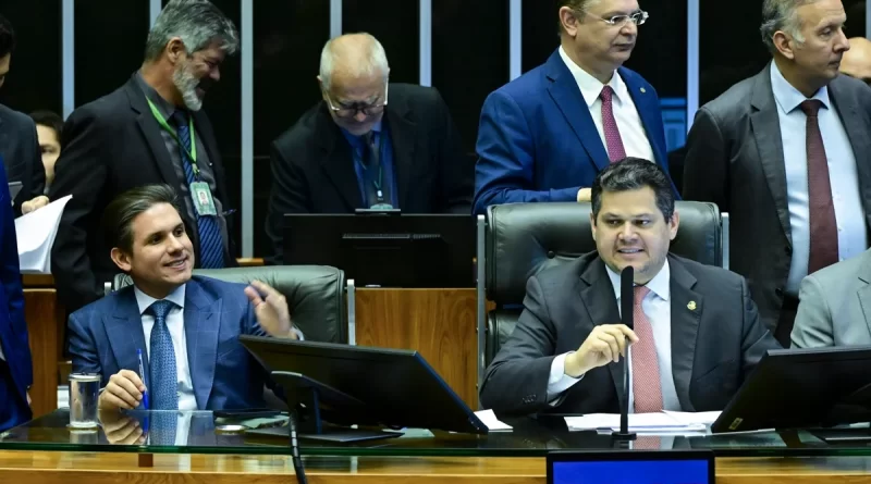 Congresso derruba vetos de Lula em meio a crise com o Planalto e restaura trechos do Propag 1