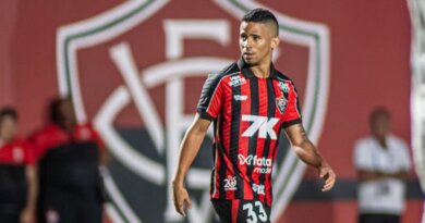 Vitória anuncia permanência de Erick até 2028