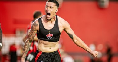 Vitória vence o São Paulo, escapa do rebaixamento e garante permanência na Série A