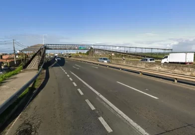 Com oito anos de improviso, passarela da Estrada do Coco é interditada