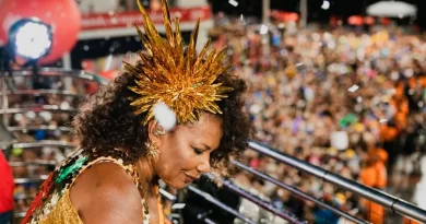 Margareth Menezes se apresenta em bloco ligado a empresa beneficiada pela Lei Rouanet