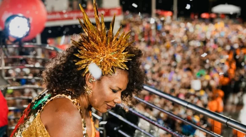 Margareth Menezes se apresenta em bloco ligado a empresa beneficiada pela Lei Rouanet