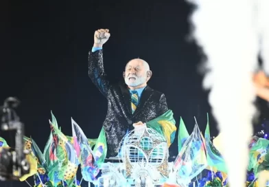 Escola que homenageou Lula termina em último lugar e é rebaixada no Carnaval do Rio