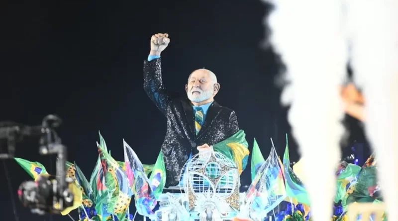 Escola que homenageou Lula termina em último lugar e é rebaixada no Carnaval do Rio