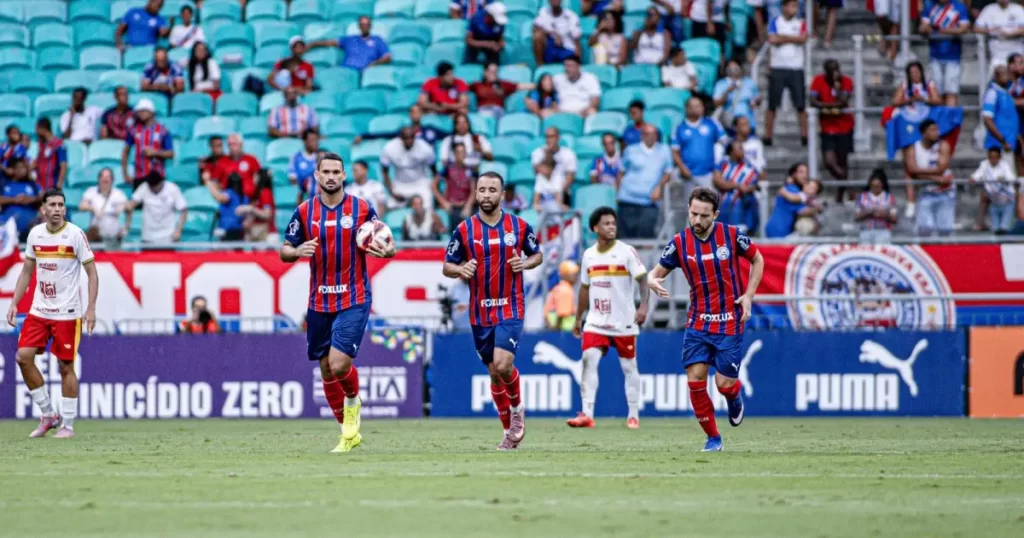 Sob vaias e críticas da torcida, Bahia vence no sufoco a Juazeirense e garante vaga na final do Baianão