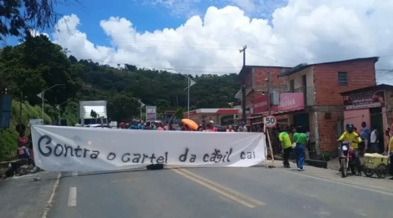 Cacauicultores voltam a interditar a BR-101 no Sul Bahia