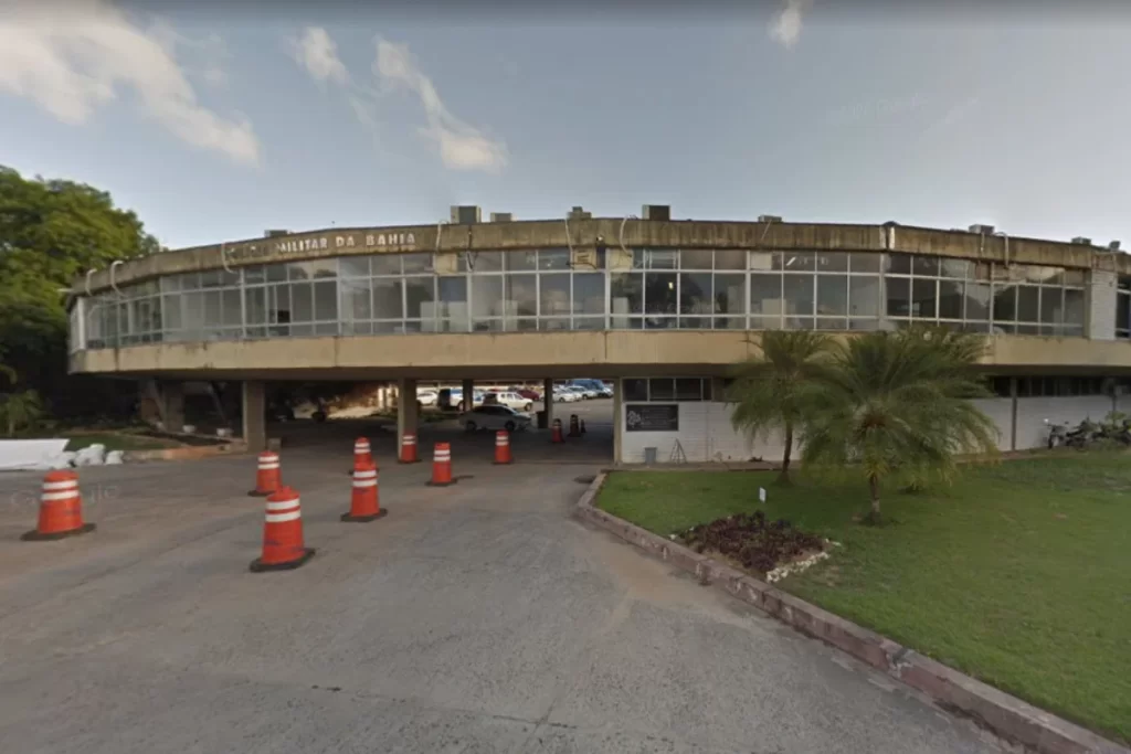 Soldado da PM atira contra major dentro de unidade em Salvador