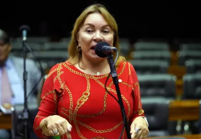 Deputada comprou imóvel de R$ 4,43 milhões com dinheiro desviado do INSS, ministro do STF